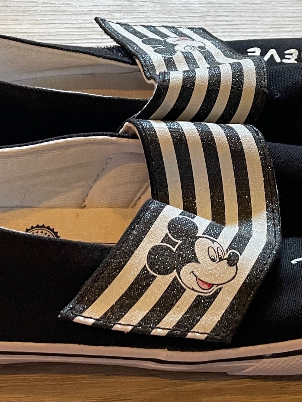 Bradford Exchange Disney Mickey Mouse Womens Canvas Shoes Sneakers Sz 6.5